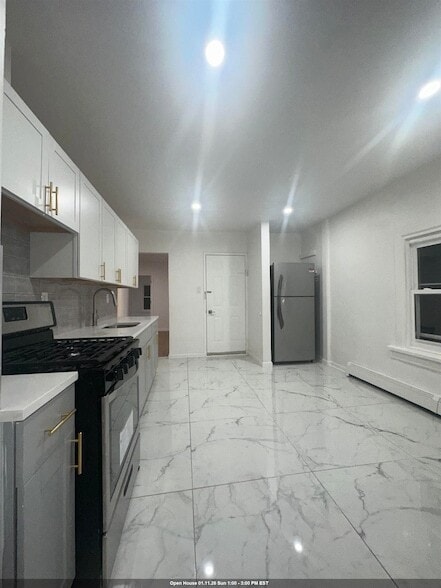 23 Valley Pl in Edgewater, NJ - Foto de edificio - Building Photo