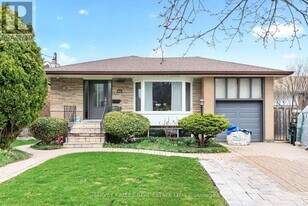 67 Robinglade Dr in Toronto, ON - Building Photo
