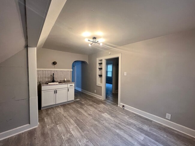 property at 2484 W Chambers St