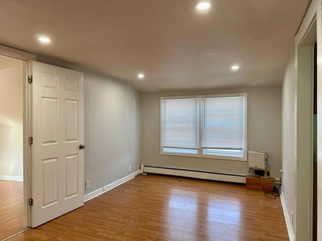 60 Morrissee Ave, Unit 3rd Fl