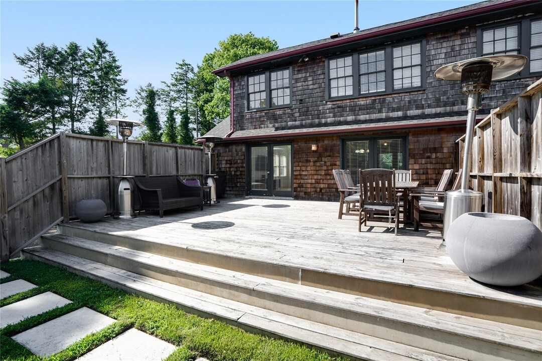 41 Sunset Ave-Unit -2 in Westhampton Beach, NY - Foto de edificio