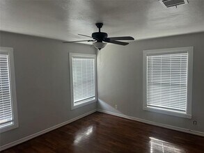 5012 W University Blvd in Dallas, TX - Building Photo - Building Photo