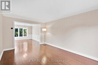 17 Gordon Rowe Crescent in Richmond Hill, ON - Building Photo - Building Photo