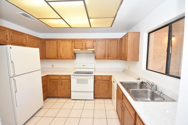 6550 N 47th Ave in Glendale, AZ - Foto de edificio - Building Photo
