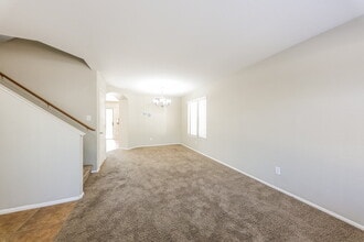 2319 W Running Deer Trl in Phoenix, AZ - Foto de edificio - Building Photo