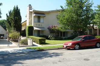 731 E Palm Ave in Burbank, CA - Foto de edificio - Building Photo