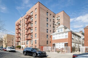 8835 162nd St in Jamaica, NY - Building Photo
