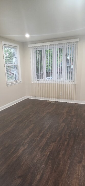 5560 Midwood Ave Photo