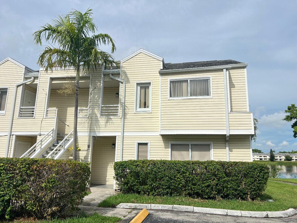 3477 NW 44th St in Lauderdale Lakes, FL - Building Photo