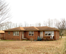 NE Cnr Washington in Austell, GA - Building Photo