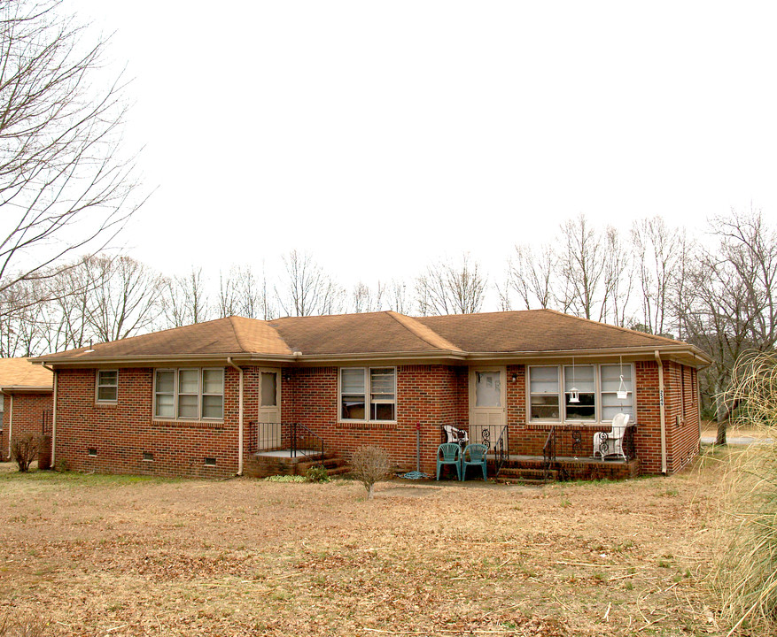 NE Cnr Washington in Austell, GA - Building Photo