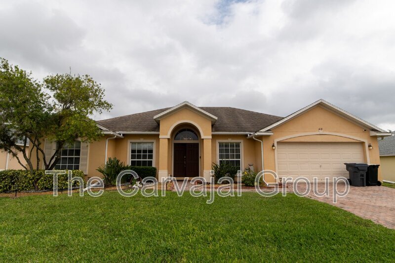 418 Moscato Dr in Davenport, FL - Building Photo