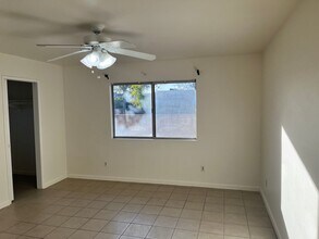 883 Evergreen St in Hemet, CA - Foto de edificio - Building Photo