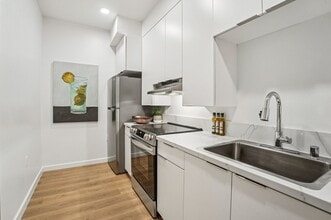 8733-8739 Reading Ave in Los Angeles, CA - Building Photo - Interior Photo