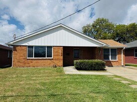 1104 N Bengal Rd in Metairie, LA - Building Photo
