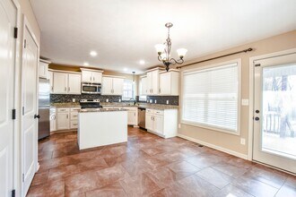 734 Cavalier Dr in Clarksville, TN - Building Photo - Building Photo