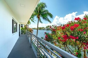 1015 Spanish River Rd in Boca Raton, FL - Building Photo