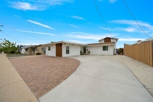 6842 Estrella Ave in San Diego, CA - Building Photo