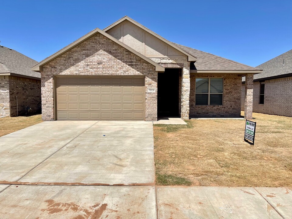 7014 21st St in Lubbock, TX - Building Photo