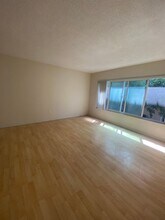 360 Rosecrans St in San Diego, CA - Foto de edificio - Building Photo