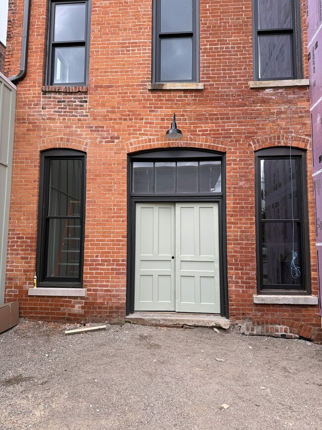 106 E Erie St in Albion, MI - Building Photo - Building Photo