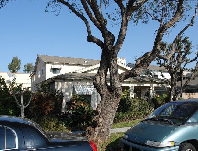 4371 Green Ave in Los Alamitos, CA - Foto de edificio - Building Photo