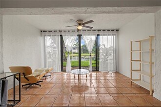 400 Misty Pines Cir in Naples, FL - Building Photo - Building Photo