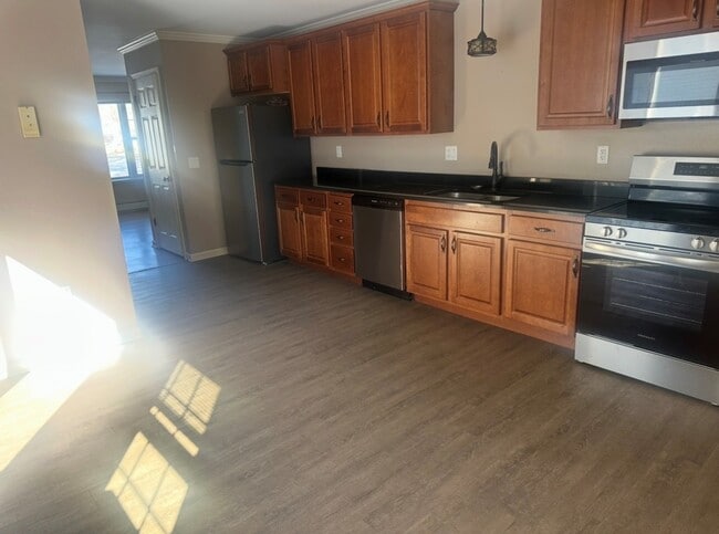 609 Clement St in Mechanicville, NY - Building Photo - Building Photo