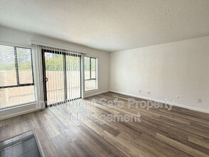 5715 Baltimore Dr in La Mesa, CA - Building Photo - Building Photo