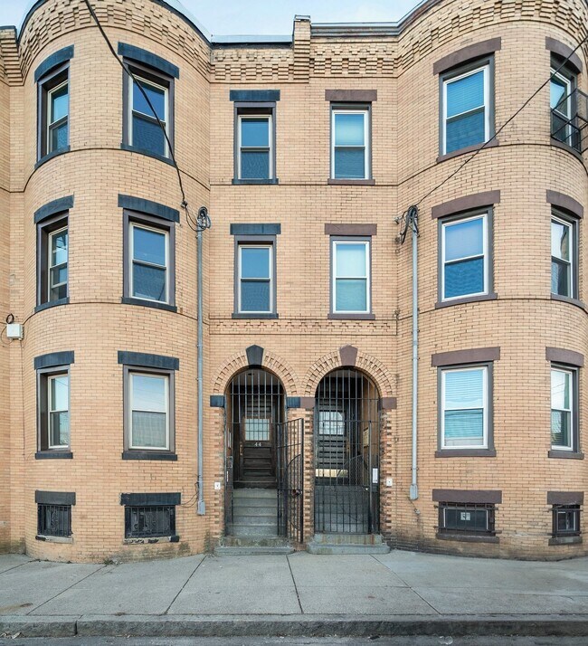 44 Guild St, Unit 2 in Boston, MA - Building Photo - Building Photo