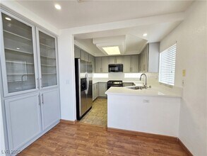 728 Ribbon Grass Ave in Las Vegas, NV - Building Photo - Building Photo