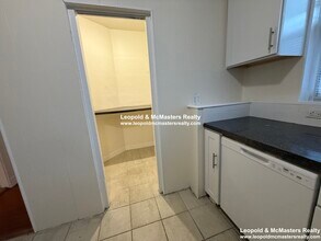 520 Cambridge St, Unit 1 in Cambridge, MA - Foto de edificio - Building Photo