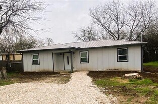200 N Kerr St in Blooming Grove, TX - Building Photo