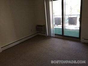 385 Massachusetts Ave in Arlington, MA - Building Photo - Building Photo