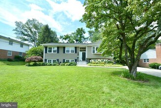 6509 Divine St in McLean, VA - Building Photo - Building Photo