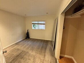 11 Mayflower St in Thousand Oaks, CA - Building Photo - Building Photo
