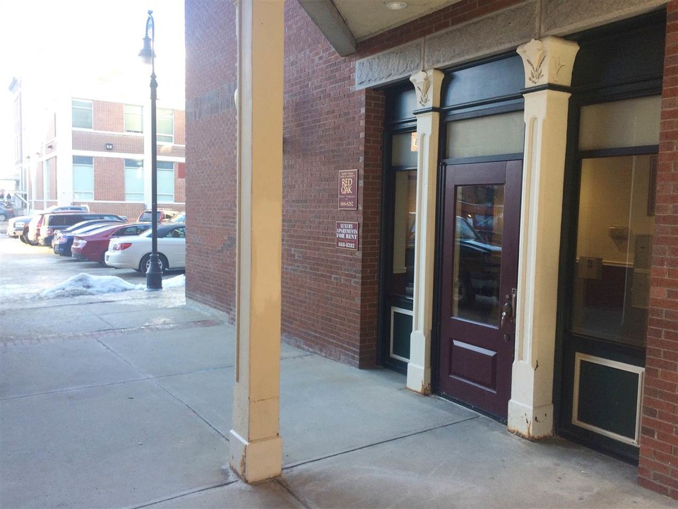 30 Hanover St-Unit -403 in Manchester, NH - Building Photo