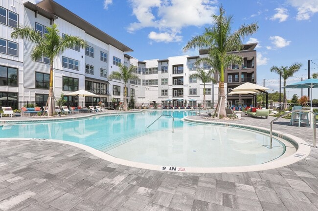 Paros Vineland in Orlando, FL - Building Photo - Building Photo