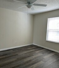 9927 Byrnes Rd, Unit 7 in Jacksonville, FL - Building Photo - Building Photo