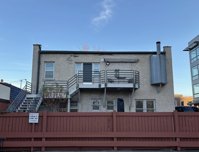 1962 Atwood Ave, Unit upstairs loft in Madison, WI - Foto de edificio - Building Photo