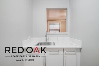 692 Valencia St in Los Angeles, CA - Foto de edificio - Building Photo