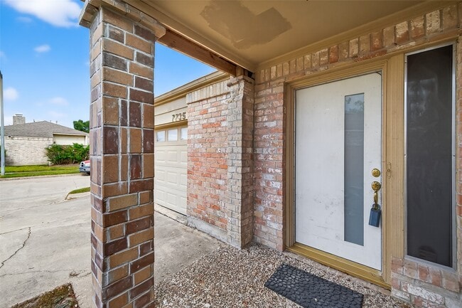 property at 7735 Teal Run Dr