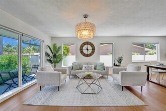 1242 Hollywood Blvd in Hollywood, FL - Building Photo - Building Photo