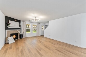 16734 Warbler Dr in Conroe, TX - Foto de edificio - Building Photo