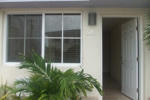750-752 NE 128th St in North Miami, FL - Building Photo