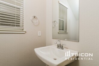 2075 Comstock Ln in Lincoln, CA - Building Photo - Building Photo