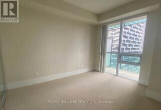 70 Roehampton Ave in Toronto, ON - Building Photo - Building Photo