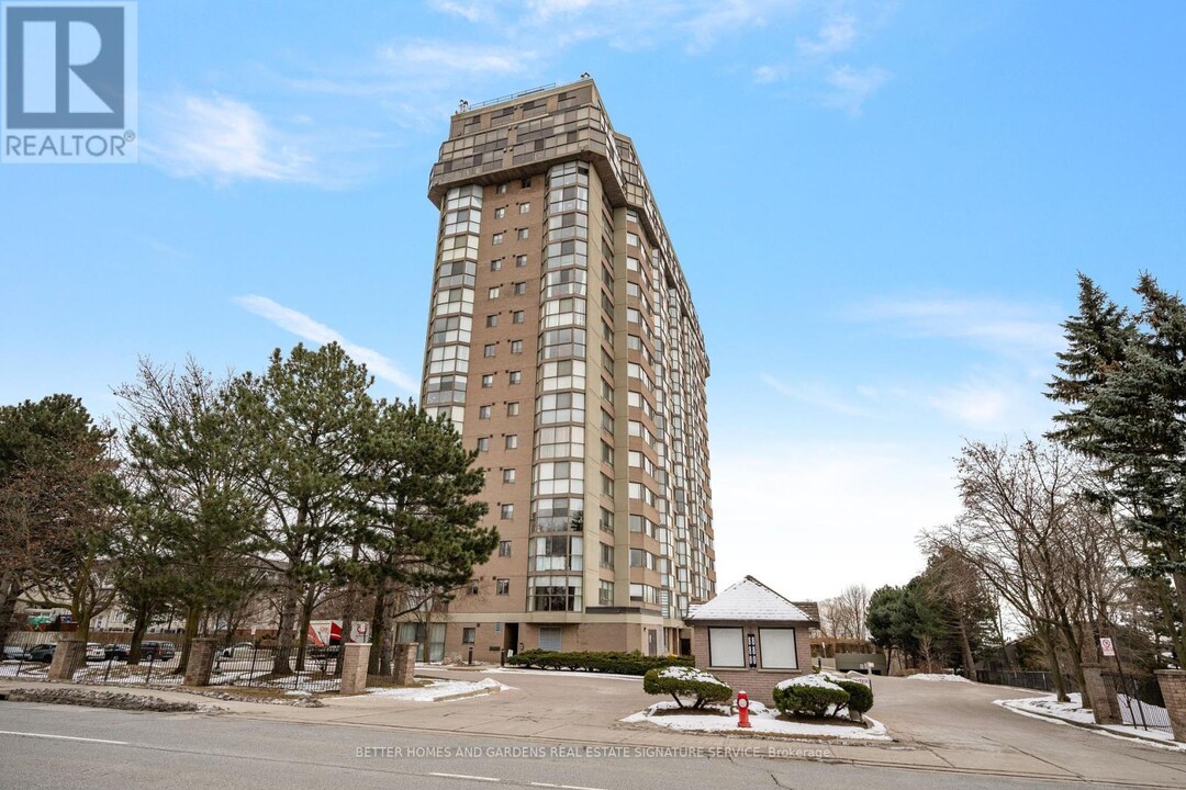 880-1880 Dundas St W in Mississauga, ON - Building Photo