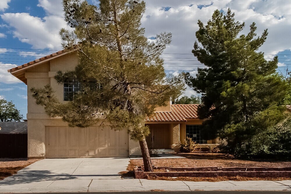 102 Montclair Dr in Henderson, NV - Foto de edificio