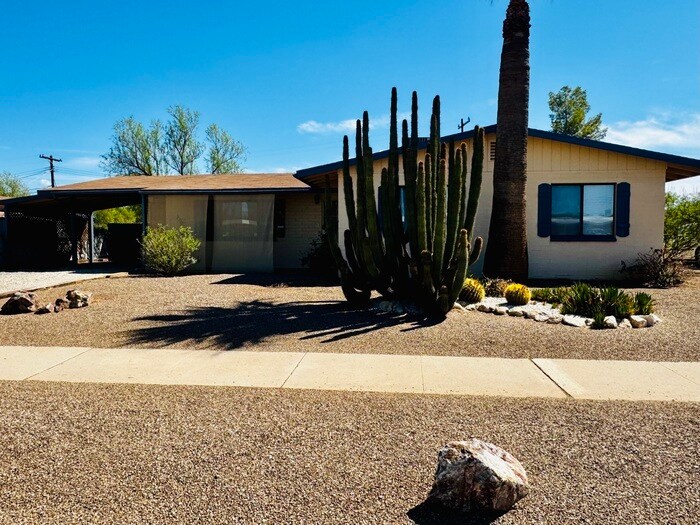 6773 E David Dr in Tucson, AZ - Building Photo